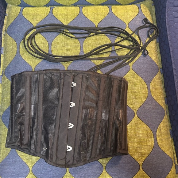 Boned under breast corset - Picture 2 of 6